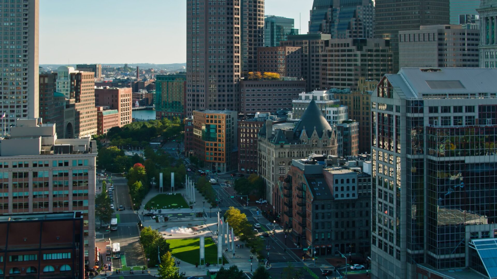 Boston sentrum med parken over Big Dig-tunnelen